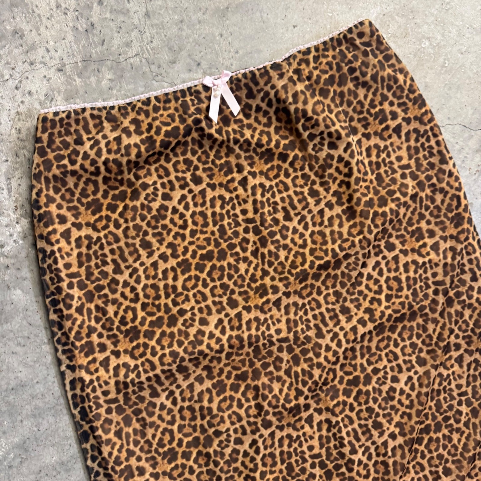 Emrld Women's Tan Leopard Midi Skirt Sz M/L Y2k Animal Print Pearl Pink Bow — image 2 of 6